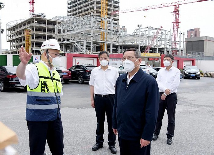 全力促进经济加快恢复和重振，毫不懈怠抓好节假日期间防控措施落地落实！李强走访高新技术企业、检查重大项目建设